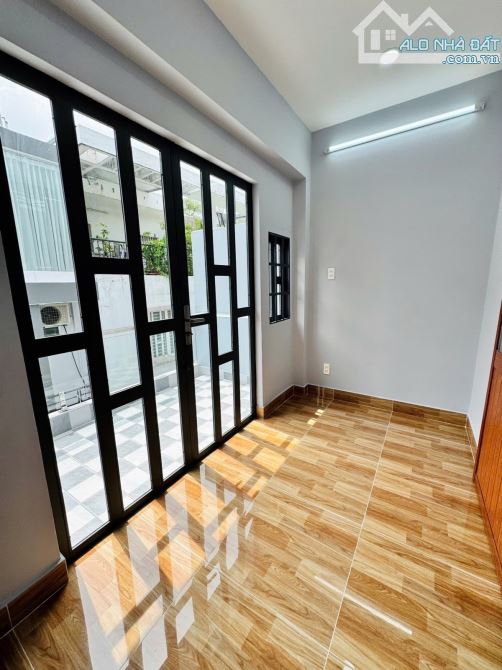 Khu Vip Đồng Nai. Q10. Nhà đẹp 4 tầng. 3PN. 4WC. ST. Sổ hoàn công đủ. Chỉ 6.2 tỷ - 7