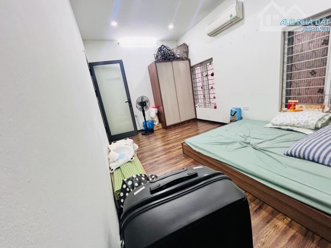 Hiếm! Bán Nhà Trần Quốc Hoàn - Phân Lô-Vỉa Hè Rộng-ÔTô Tránh-60M2 -4Tầng -Mt 5m -22 Tỷ Hơn - 7