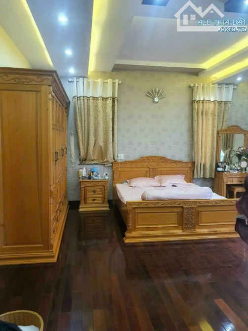 Bán biệt thự toàn gỗ quý KDC 6B- 250M-2- 3 lầu có hầm - 6PN- 8WC đường phạm hùng nói dày - 8