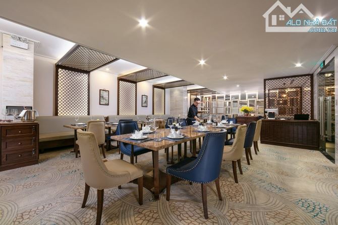 Bán khách sạn mặt phố Hàng Bông, phố Cổ, 4 sao; 355m2, 12 tầng, mặt tiền 9.5m, 320 tỷ