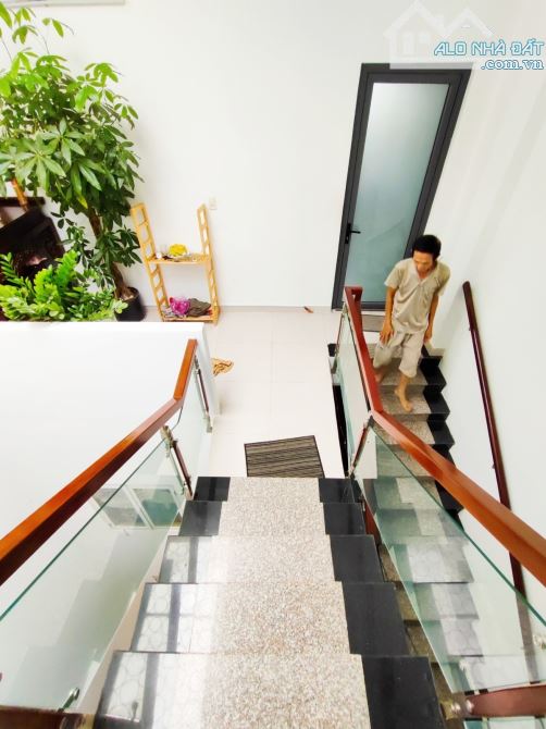 BÁN NHÀ 4 TẦNG 96M² – 6PN – HẺM Ô TÔ – GẦN BV LÊ VĂN THỊNH – GIÁ 10.5 TỶ - 9