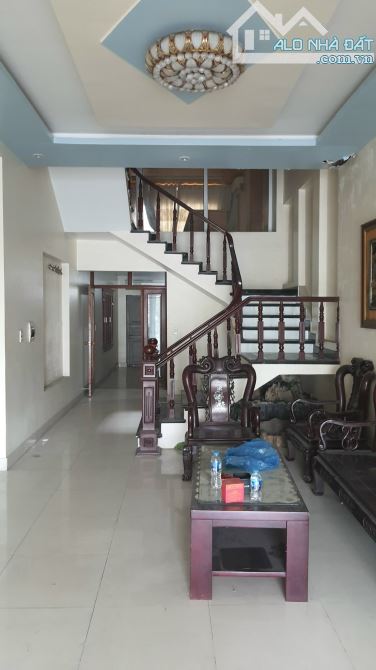 Cho thuê nhà mặt đường Nguyễn Bỉnh Khiêm, dt 80m2, ngang 4.5m, nhà 4.5 tầng