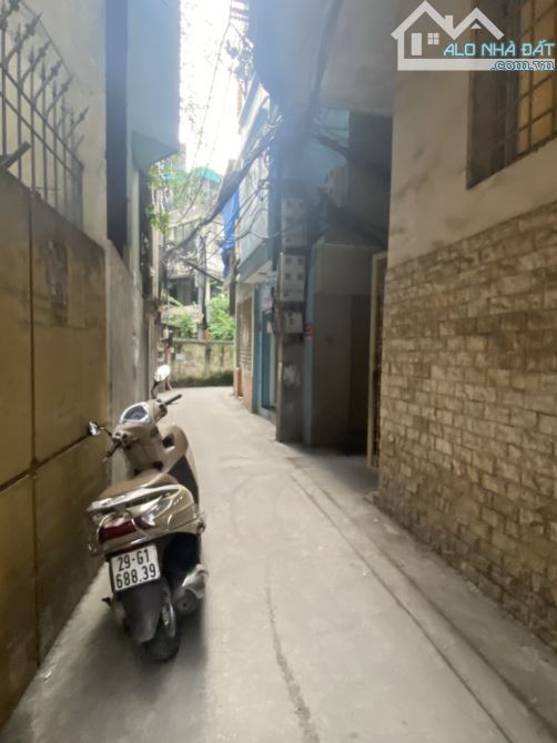BÁN NHÀ TRONG NGÕ PHỐ ĐÔNG TÁC – ĐỐNG ĐA 📏 Diện tích: 30m² 🏢 Kết cấu: 5 tầng kiên cố 📐