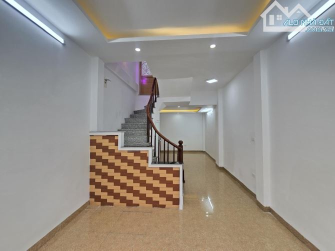BÁN NHÀ 33m, 4 tầng, GIÁ 5.55 tỷ CTL, LÔ GÓC, ngõ to, nhà đẹp MẬU LƯƠNG- KIẾN HƯNG