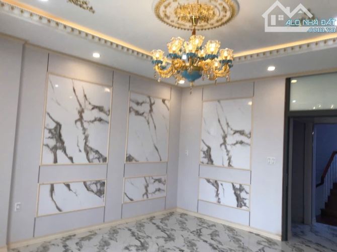 Bán nhà  Thanh Lương  9 dt 100 m2  3 tầng ngang 5m đường vào  7.5 giá chỉ 8 tỷ