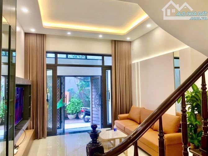 Bán nhà Cổ Nhuế, 48m2 nhỉnh 9 tỷ, dân xây, ngõ thông, gần ô tô, sát phố , hàng xóm Resco