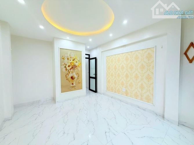 HIẾM PHẠM VĂN ĐỒNG CỔ NHUẾ 6 TẦNG LÔ GÓC Ô TÔ GẦN NHÀ. Tc 7tỷ