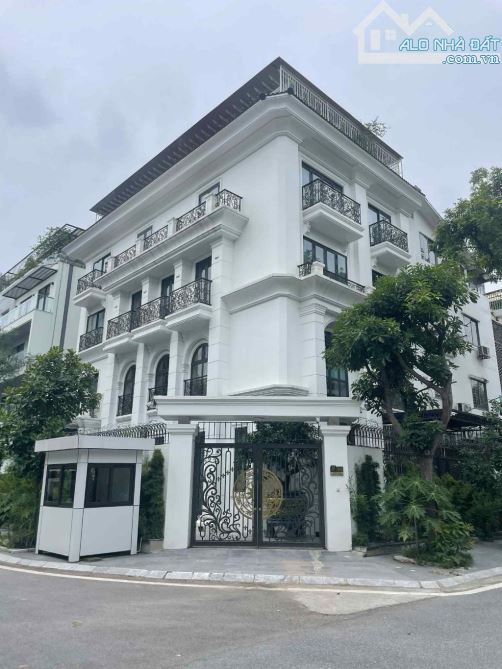 Bán biệt thư thô Long Biên - Việt Hưng - DT 235m