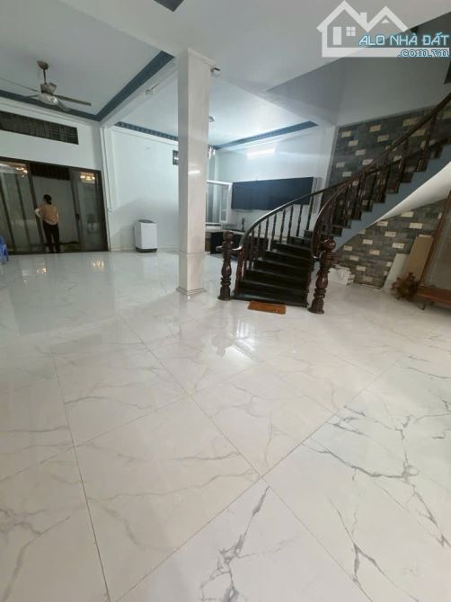 Cực hiếm! Bán biệt thự trục chính KDC Conic Bình Chánh, 7x20m, 4 tầng, nhỉnh 13 tỷ