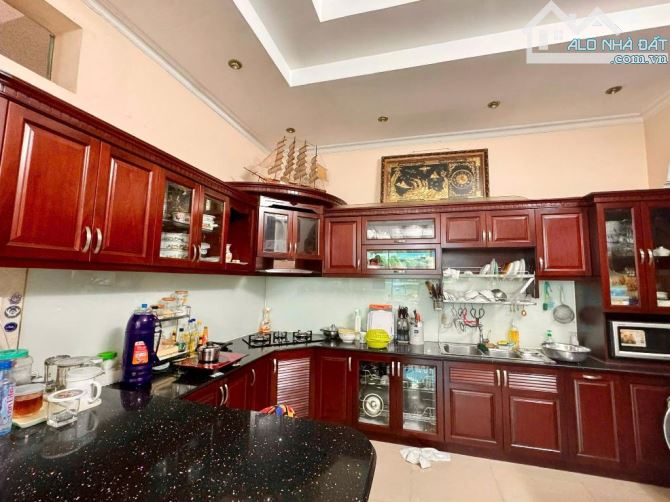 KHU TRUNG TÂM BẬC NHẤT Q7 NGUYỄN THỊ THẬP - LÂM VĂN BỀN NGANG KHỦNG - BIỆT THỰ CỔ SÂN VƯỜN