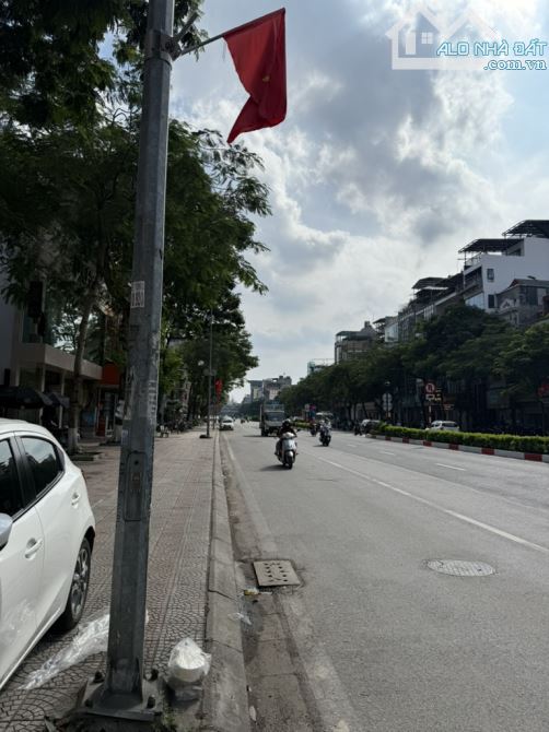 PHỐ ÍT NHÀ BÁN -NHÀ 3 TẦNG,CHỦ TỰ XÂY CHẮC CHẮN, -TIỆN ÍCH BẠT NGÀN. DT: 113M -MT :6M GIÁ