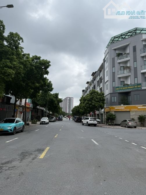Bán đất Thượng Thanh, Long Biên 40m2, hơn 4 tỷ, lô góc, ô tô, sát phố