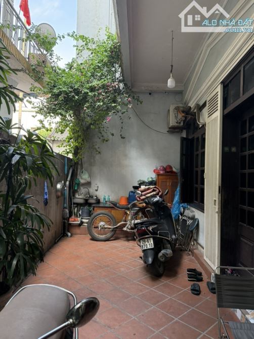 NHÀ KHÓ TÌM -SÁT MẶ PHỐ LỚN -DIỆN TÍCH VỪA MIẾNG -ĐẦU TƯ HAY Ở ĐỀU HỢP LÝ -GIÁ 9 TỶ NHỈNH.