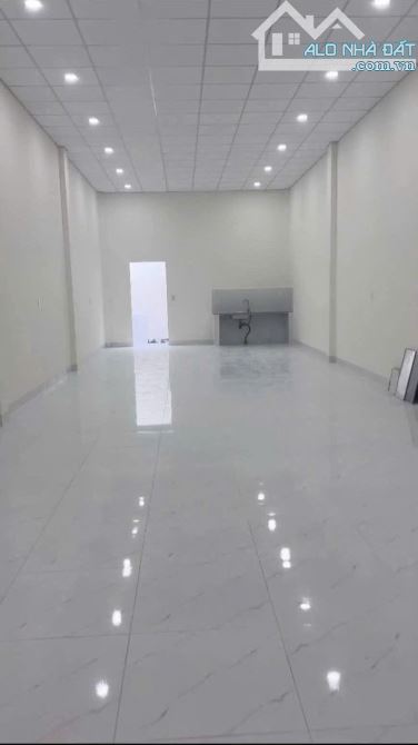 Cho thuê nhà mới mặt tiền đường Võ Văn Kiệt gần cafe Ngọc tùng, The Wall coffee