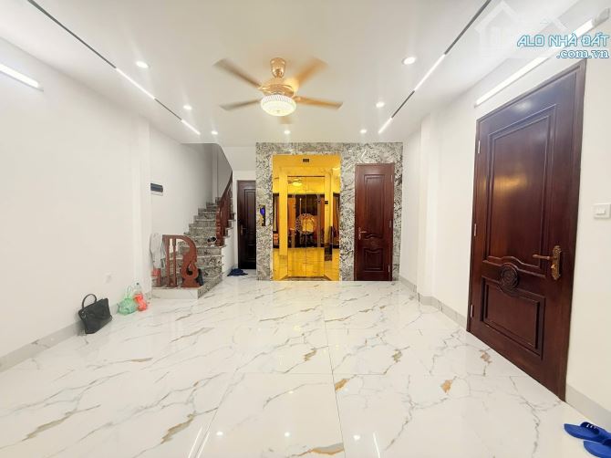 NHÀ ĐẸP, LÔ GÓC, THANG MÁY, NỘI THẤT XỊN, THÔNG SÀN, Ở SƯỚNG, GARA Ô TÔ PHỐ TRẦN DUY HƯNG.