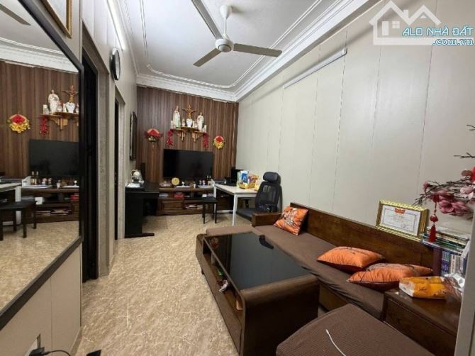 HÀO NAM – ĐỐNG ĐA – 10M RA Ô TÔ TRÁNH – NGÕ NÔNG – DÂN XÂY CHẮC CHẮN – 6 PHÒNG NGỦ – 15.8