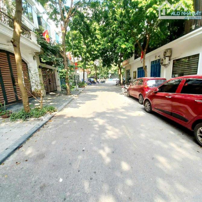 Bán nhà 7 tầng Hoàng Văn Thái - Phân lô Quân Đội, ôtô tránh nhau,68m2 - thang máy, 23.6 tỷ
