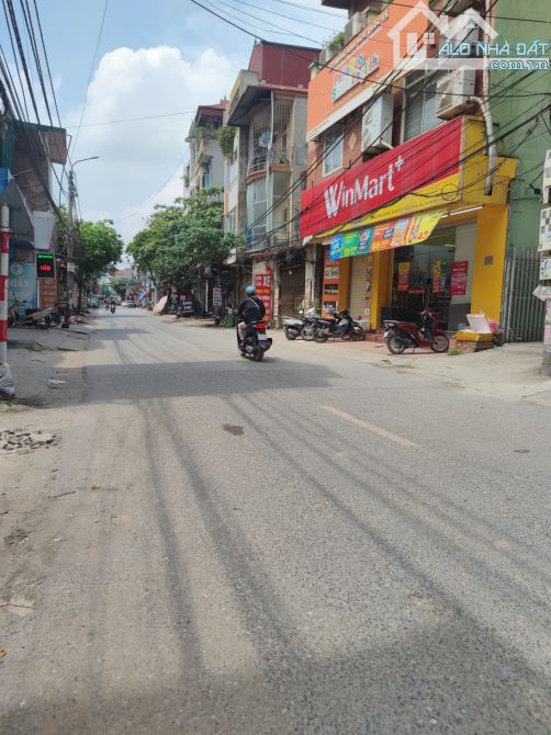 BÁN ĐẤT TẶNG NHÀ - MẶT PHỐ Ô TÔ TRÁNH - KINH DOANH BẤT CHẤP NGÀY ĐÊM