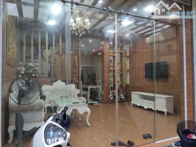 VIP NHÀ ĐẸP PHẠM VĂN ĐỒNG CẦU GIẤY 7 TẦNG THANG MÁY Ô TÔ GẦN NHÀ.