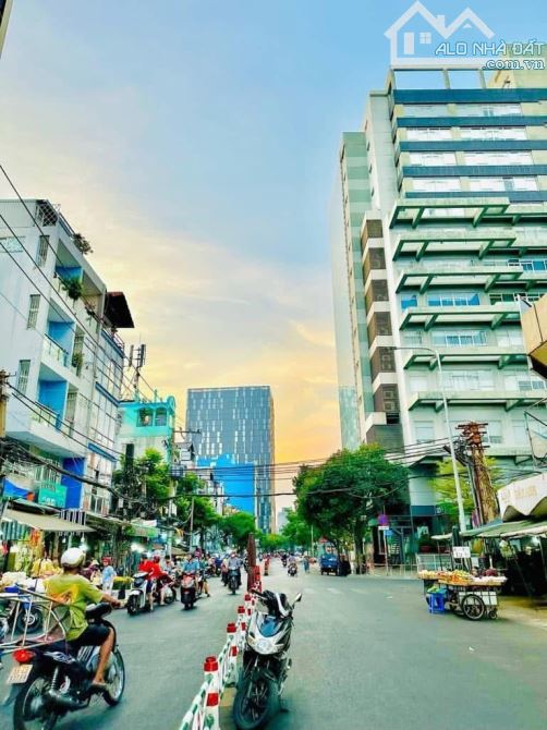CÁCH MẶT TIỀN 2,3 CĂN KHU BÀN CỜ KHU PHÂN LÔ LÊ QUỐC HƯNG P12 Q4