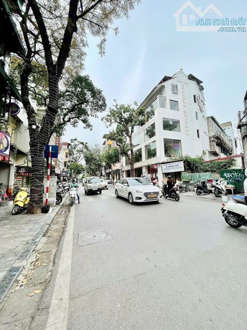 Bán nhà lô góc 3 mặt thoáng Hàng Cót, Hoàn Kiếm, mặt tiền hoa hậu, vỉa hè rộng, giá chỉ 53