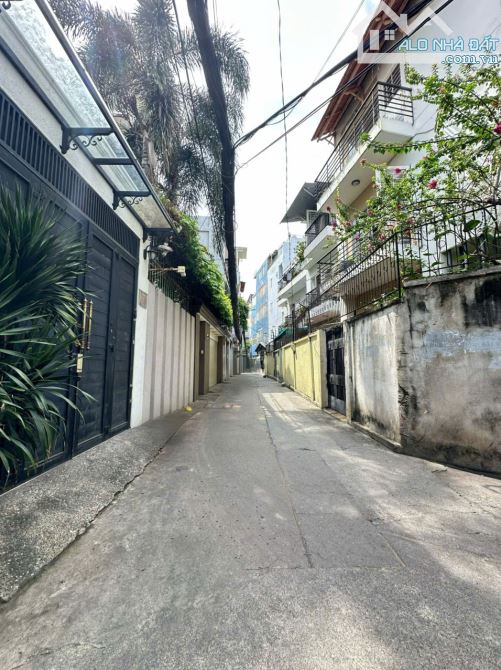 SIÊU PHẨM - NHÀ MỚI 3 TẦNG - SÁT MẶT TIỀN - OTO TỚI NHÀ - GẦN KHU ẨM THỰC PHAN XÍCH LONG
