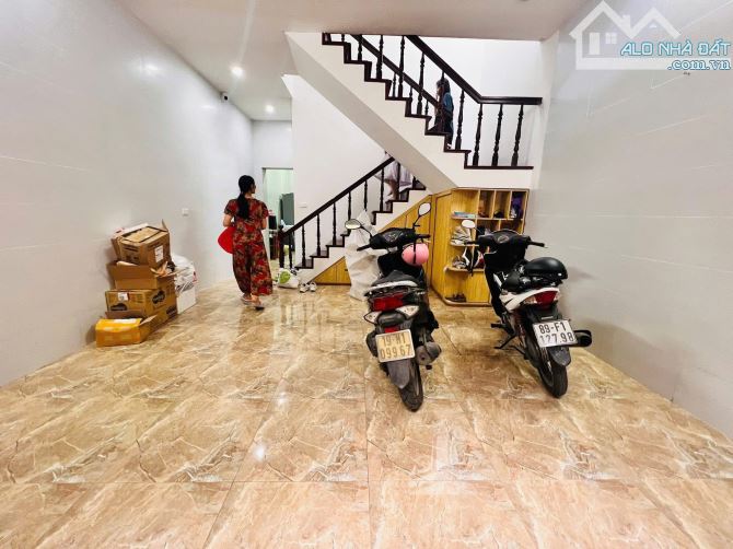 PL TRẦN QUỐC HOÀN - KINH DOANH - GARA - 2 THOÁNG 54m2 4 tầng mt 5m Giá 22.3 tỷ