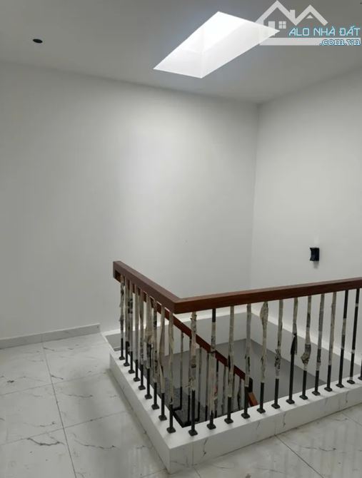 Bán nhà xây mới đẹp, đổi điện đại học ngoại ngữ, ô tô đỗ, mới đẹp ở ngay
