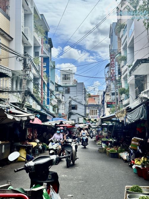 Bán nhà mặt tiền đường chợ Nguyễn Thị Tần, Quận 8, 50m2, 2 tằng.