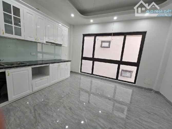 Cổ Nhuế, 35m2, 6T, xây mới kính koong, oto 10m, 7tyr nhỉnh