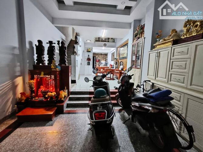 Cần bán gấp-HXT thông-sát MT Nguyễn xí- khu phân lô-77m2-5 tầng- nhà đẹp - giảm còn 10.5tỷ