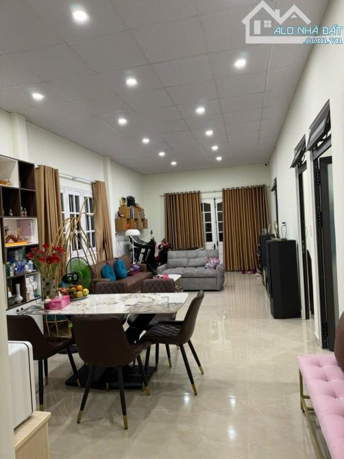 NHÀ TRỆT XINH XẮN 130m2 góc 2mt ngang 9.5 hạ chỉ 6.9 tỷ - 1
