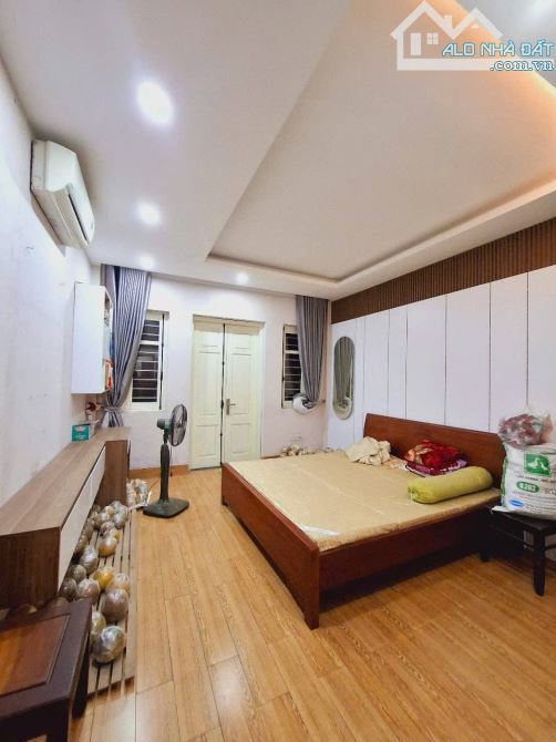 BÁN NHÀ NGÕ 362 ĐƯỜNG GIẢI PHÓNG. GẦN ĐƯỜNG Ô TÔ. 48M2 - 4 TẦNG. MT 4.5M. - 1