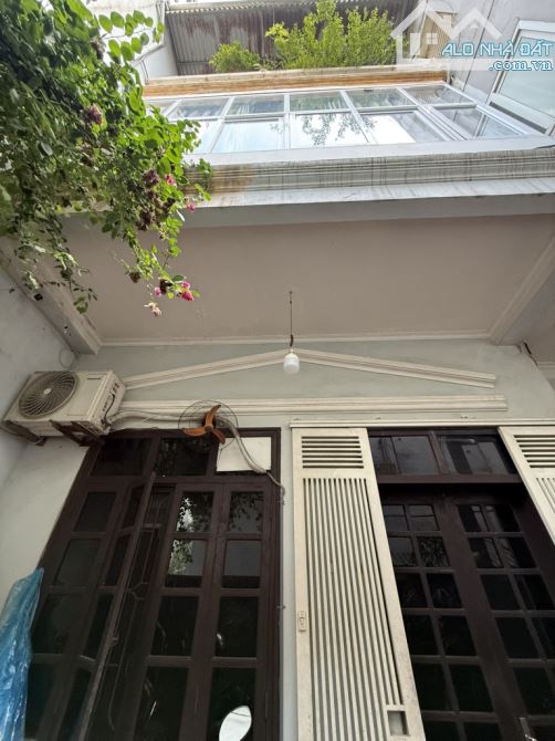 NHÀ KHÓ TÌM -SÁT MẶ PHỐ LỚN -DIỆN TÍCH VỪA MIẾNG -ĐẦU TƯ HAY Ở ĐỀU HỢP LÝ -GIÁ 9 TỶ NHỈNH. - 1