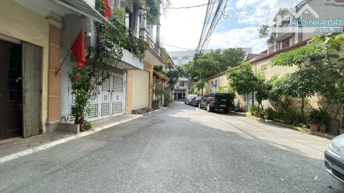 Bán đất tặng nhà 3 tầng, Vũ Xuân Thiều, ô tô tránh, vỉa hè, kinh doanh, phân lô. DT 76m2 - 1