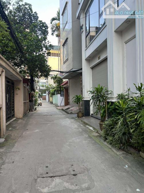 BÁN ĐẤT NGỌC THUỴ 50M2- MẶT NGÕ THÔNG Ô TÔ TRÁNH - 1