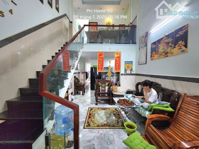 Bán Nhà Đường Bà Triệu ngay BV Hóc Môn, 60m2, 2 Tầng cực đẹp khu sằm uất - 1