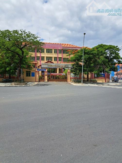 TP.Thủ Dầu Một - 100m2 - 2 Tầng - 3PN- 3.55 tỷ - SHR - 4