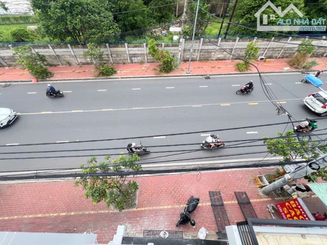 MẶT TIỀN LÊ VĂN CHÍ - 122m2 - 4 TẦNG - NGAY NGÃ TƯ THỦ ĐỨC - NGANG 8M - HOÀN CÔNG - 1