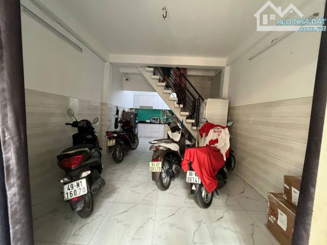 🔥NGAY CẦU BÔNG 🔥- P.1 BÌNH THẠNH - SÁT HẺM XE HƠI - 40M2 - NGANG 4M - 🌸CHỈ 6.4 TỶ🌸 - 1