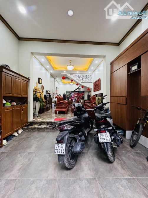 PHÂN LÔ Ô TÔ, THANG MÁY PHỐ NGỌC THỤY - 1