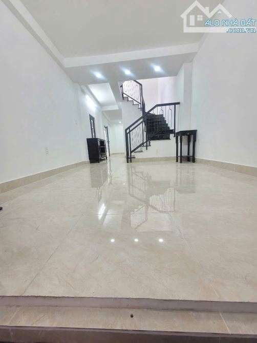 SIÊU PHẨM - NHÀ MỚI 3 TẦNG - SÁT MẶT TIỀN - OTO TỚI NHÀ - GẦN KHU ẨM THỰC PHAN XÍCH LONG - 1