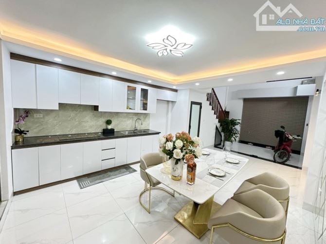 NHÀ ĐẸP NGÕ RỘNG – 521 TRƯƠNG ĐỊNH – 42M², 5 TẦNG Ở NGAY – GẦN Ô TÔ TRÁNH – GIÁ 8 TỶ - 1