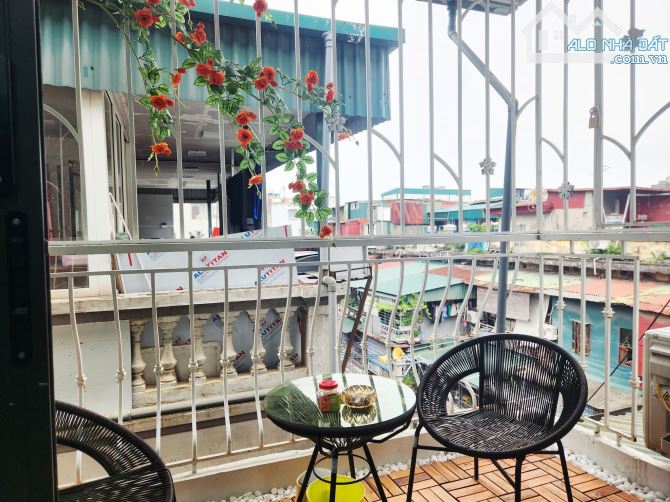Tập thể 65m2 phố Nguyên Hồng💥2 Ngủ+2WC💥Nhà đẹp ở luôn💥Sổ riêng💥Oto đỗ💥2.5 Tỷ - 1
