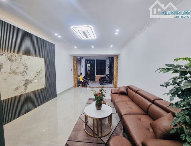 Cần bán gấp. Ngõ 75 Phú Diễn, 50m2, 4 ngủ phân lô quân đội, thiết kế hiện đại, 12tỷ - 2