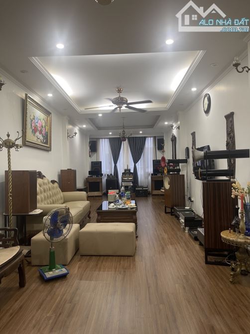 Nhà Đống Đa, 3 ô tô tránh, KD đỉnh, 80 m2, 6T thang máy, chỉ 28.98 tỷ - 2