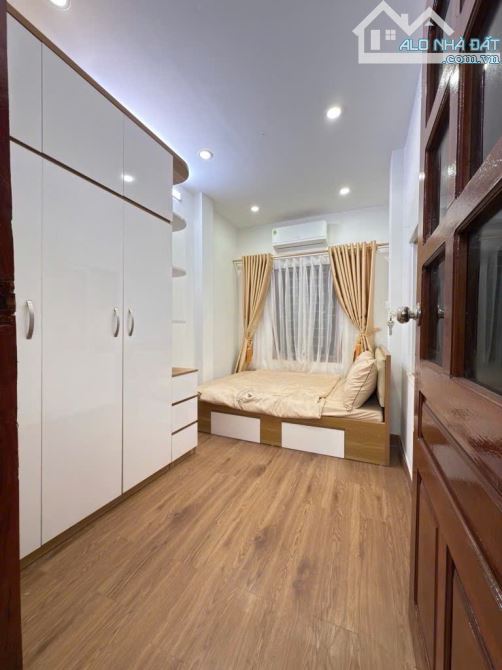 Cần bán nhà Quận Hai Bà Trưng giáp Quận Hoàn Kiếm, 5 Tầng, Ngõ nông, Không sổ, Giá 2,35 Tỷ - 2