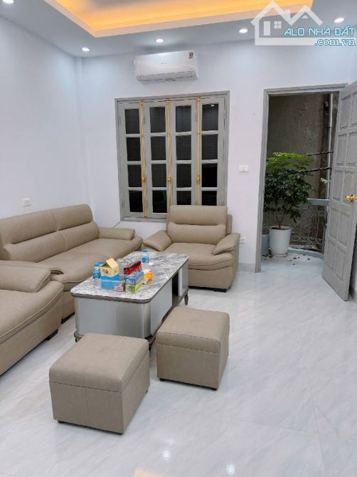KIM ĐỒNG 48m- nhỉnh 16 tỷ - PHÂN LÔ Ô TÔ - THANG MÁY - FULL NỘI THẤT VIP - VÀI BƯỚC RA HỒ. - 2
