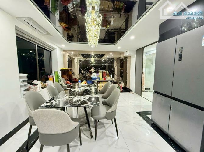 Bán nhà 7 tầng Hoàng Văn Thái - Phân lô Quân Đội, ôtô tránh nhau,68m2 - thang máy, 23.6 tỷ - 2