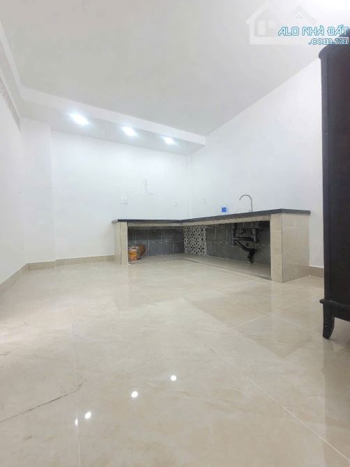 SIÊU PHẨM - NHÀ MỚI 3 TẦNG - SÁT MẶT TIỀN - OTO TỚI NHÀ - GẦN KHU ẨM THỰC PHAN XÍCH LONG - 2